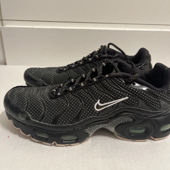 NEW NIKE AIR MAX PLUS QS GS CROCODILE BLACK SIZE 5.5Y CV2392-001 - Picture 8 of 16